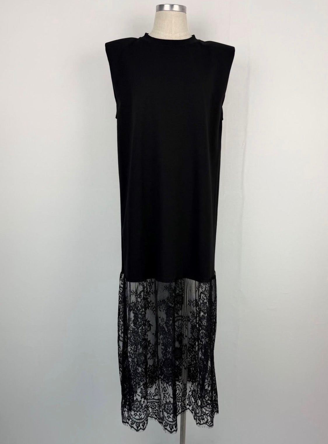 HUDA robe
